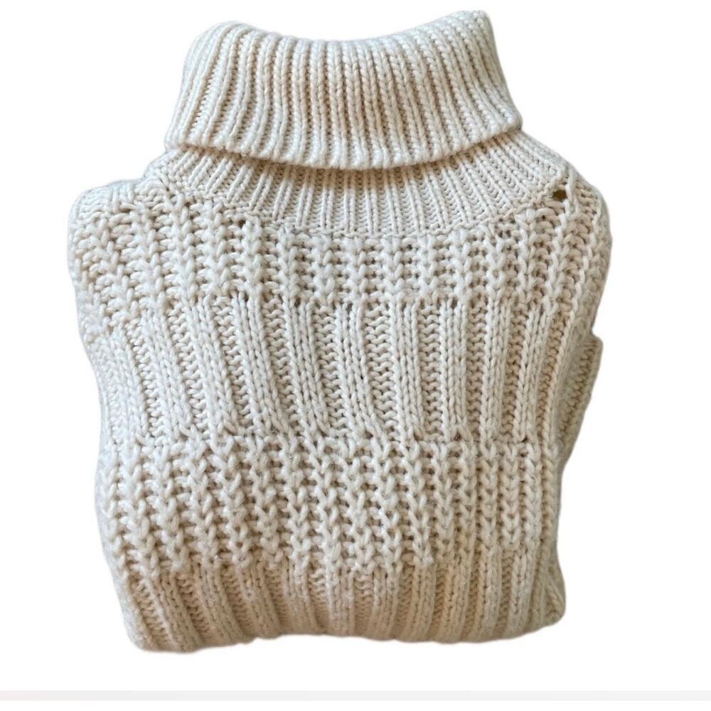Aeropostale cropped cable knit cream long neck sweater excellent condition